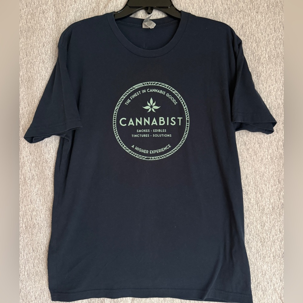 Next Level Apparel Cannabist Graphic Unisex T-Shirt L Blue Casual